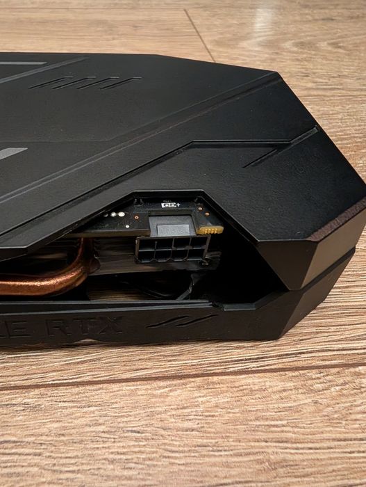Placa video RTX 2060 6GB cu cutie – Defecta / Pentru piese sau reparat (Nu da semnal)
