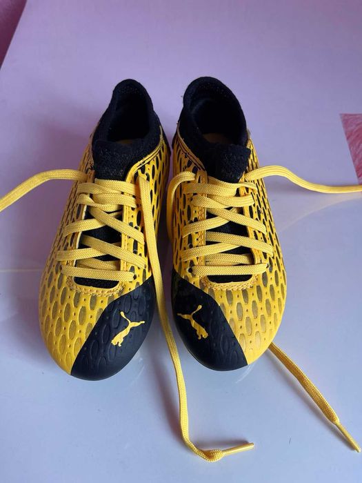 Детски футболни обувки