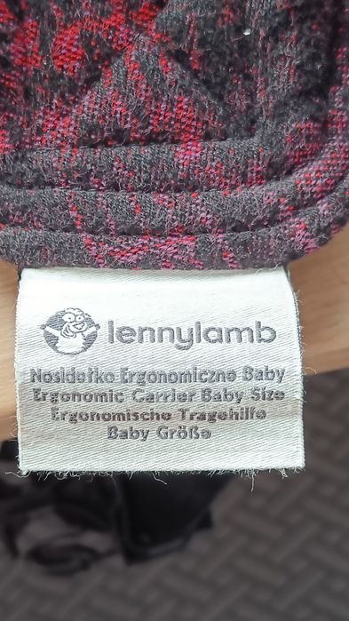 Purtător Lenny Lamb Symphony Rainbow Dark Baby