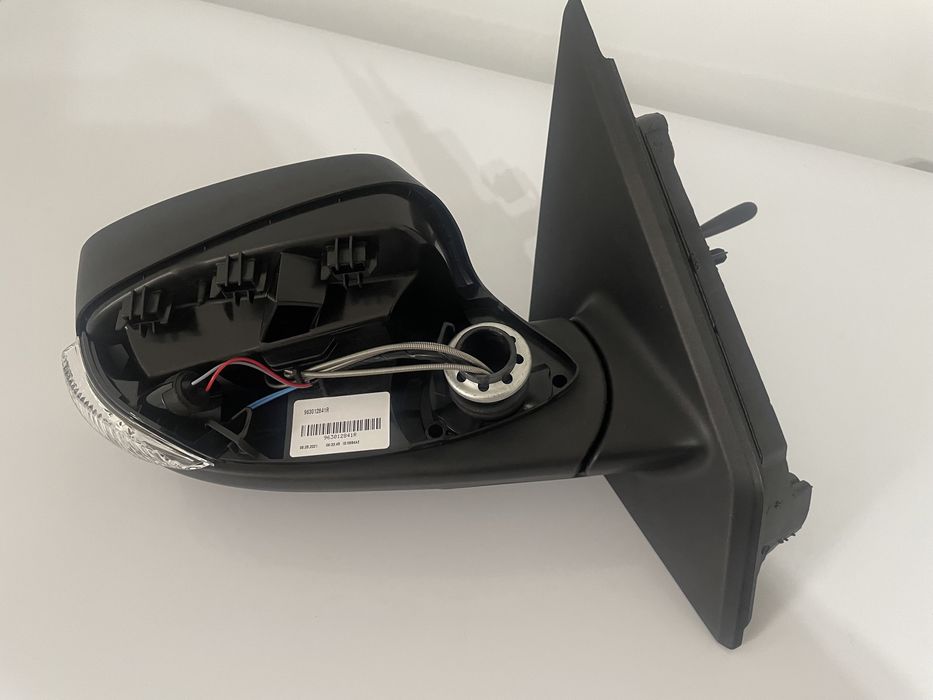 продается зеркало от Lada X Ray