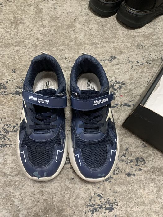 Сапоги зима, кроссовки лето и ботинки весна