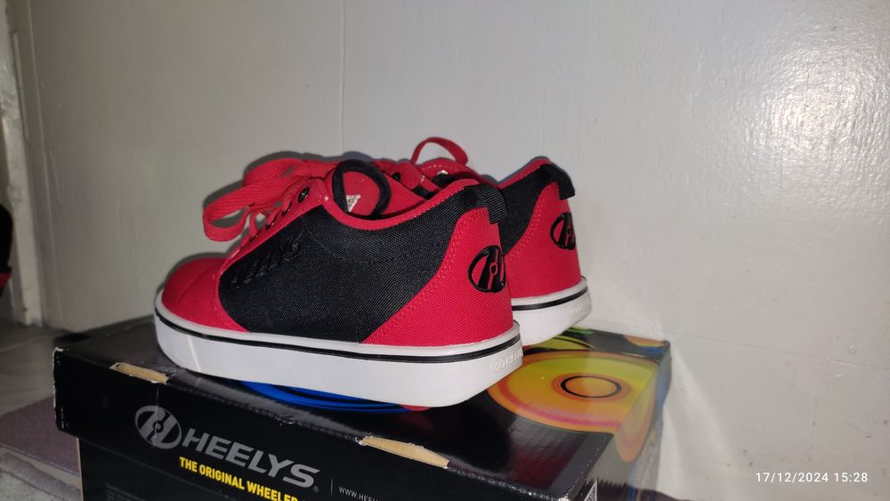 Маратонки с колелца HEELYS