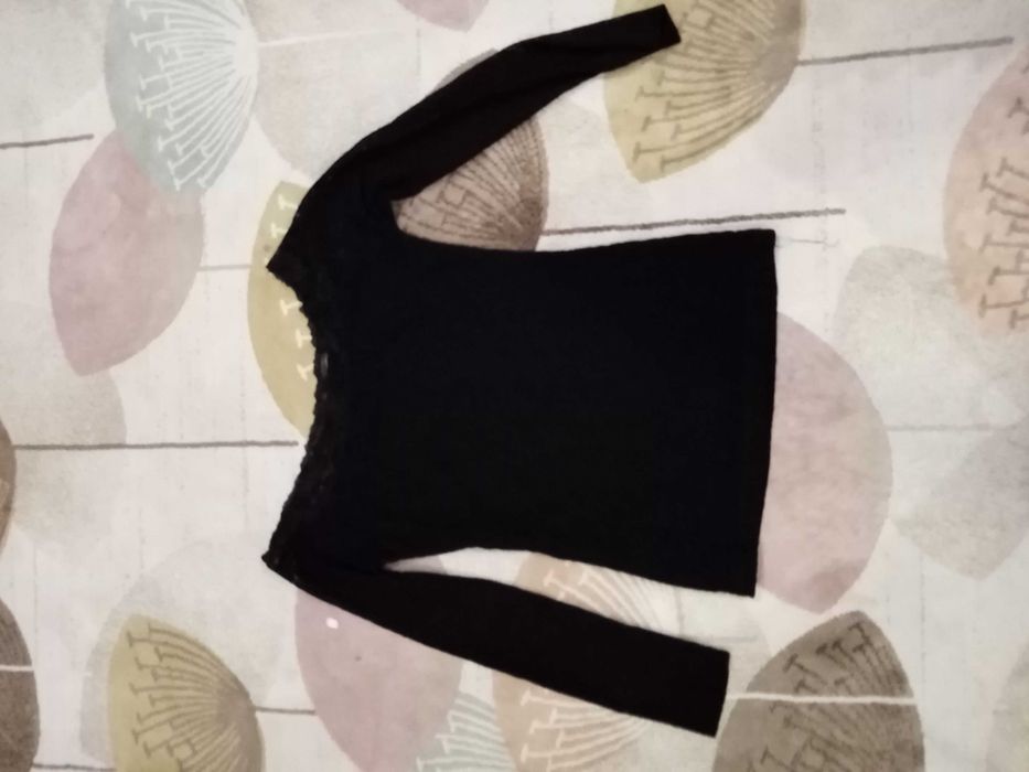 Дамска блуза в черно с голи рамене