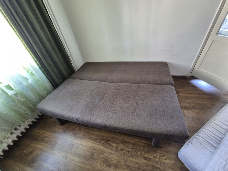 Donez canapea extensibila, utilizabila,  necesita mici reparatii