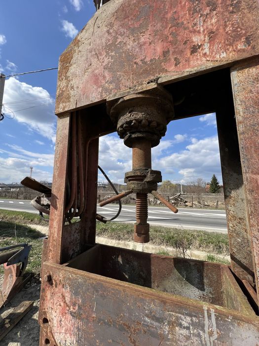 Presa hidraulica industriala, cadru greu, pentru atelier/service