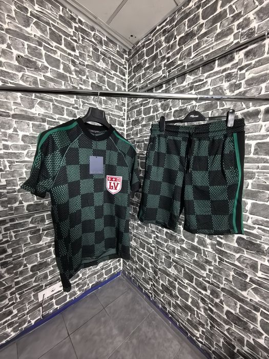 Lois Vieton летен екип