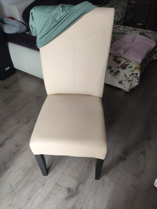 Vând 8 scaune sufragerie