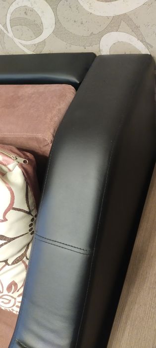 Диван угловой и кресло.