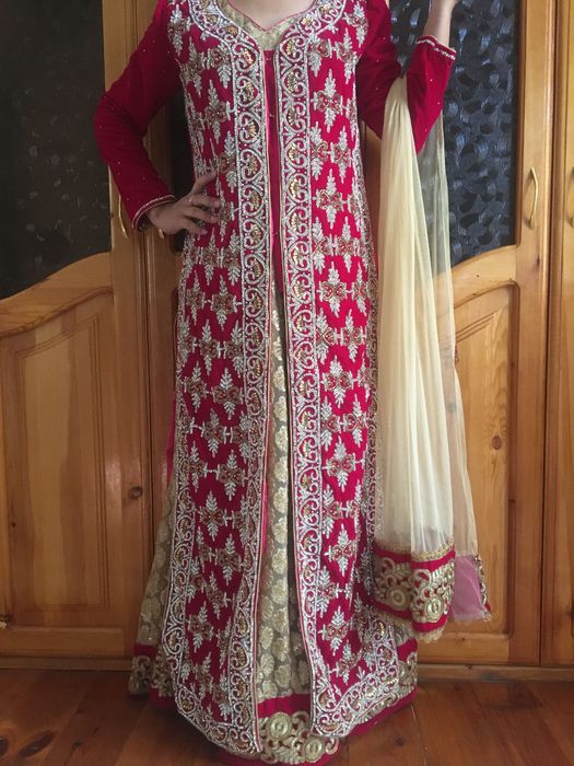 SARI indiyskoye platya dlya nevesta