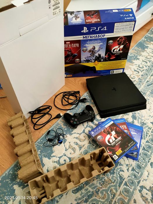 Продам Sony PlayStation 4