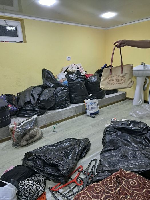 Одежда всё в основном б/у но всё хорошее