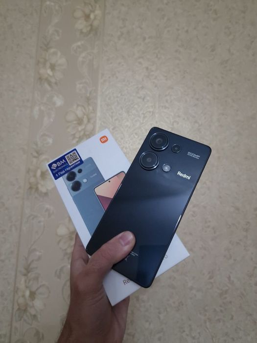 Redmi note 13 pro  ideal holatda qirilgan chizilgan joylari umuman yoq