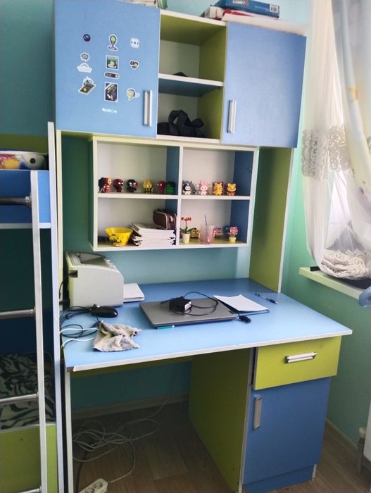 Продам кровать и шкаф для уроков