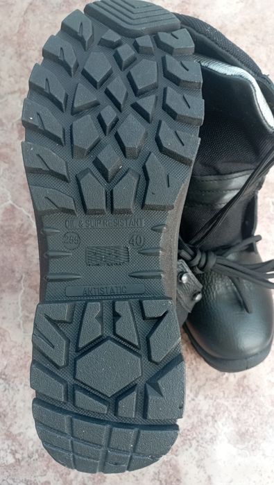 Продам новые Берцы