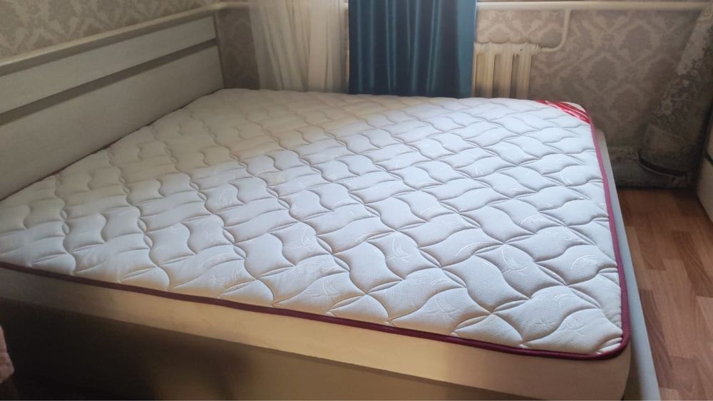 Продам кровать с ортопедическим матрасом