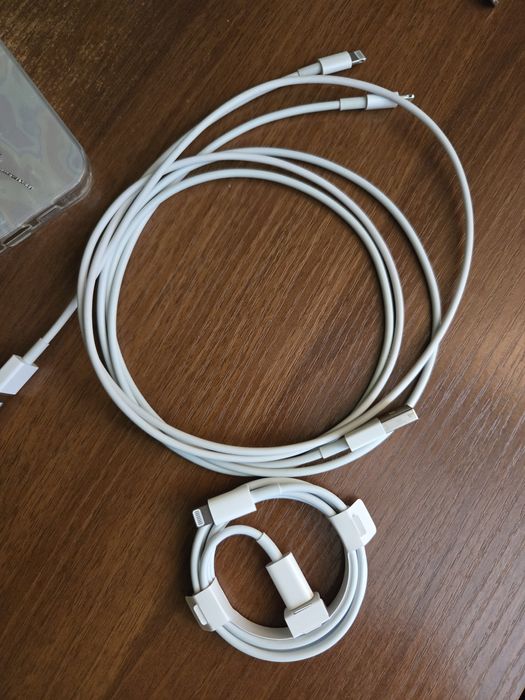 Продам зарядку оригинал для IPhone новая и б/у