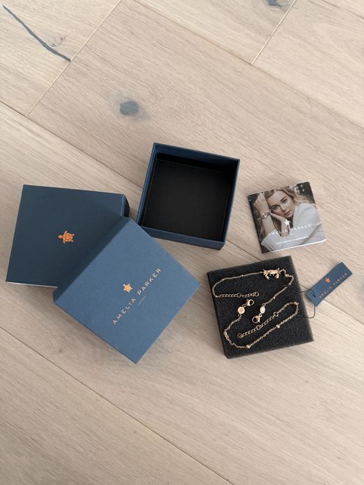 2 bratari Amelia Parker