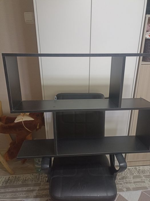 Полка навесная в черном цвете