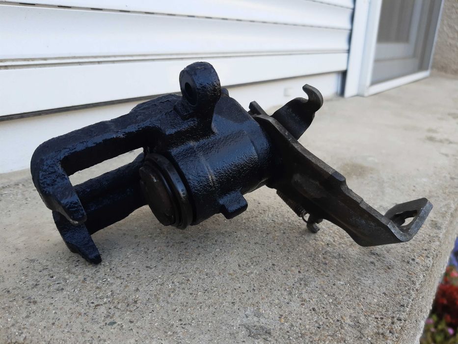 спирачен цилиндър десен нисан тино