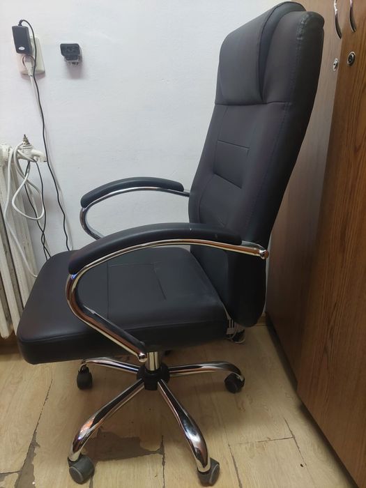 Scaun directorial Slash