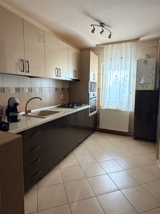 Vand apartament 3 camere