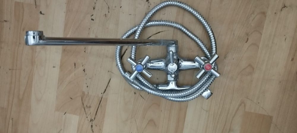 Смеситель для ванны