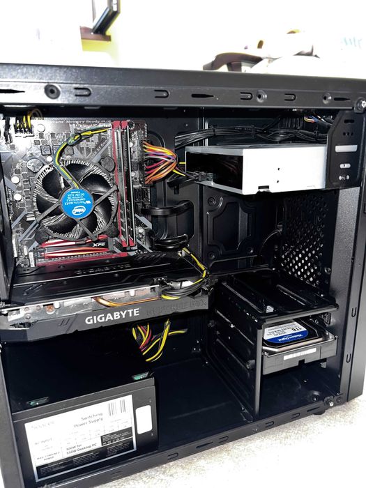 vând monitor philips si pc
