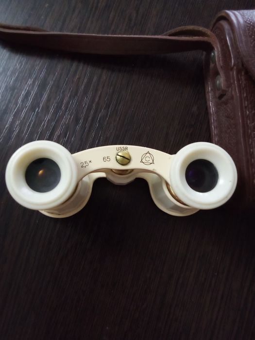 Бинокль театральный