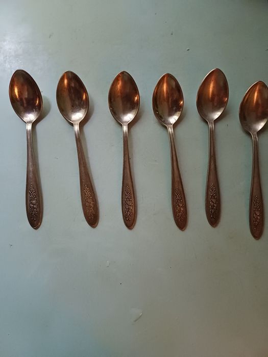 Мельхиоровые вилки и чайные ложечки