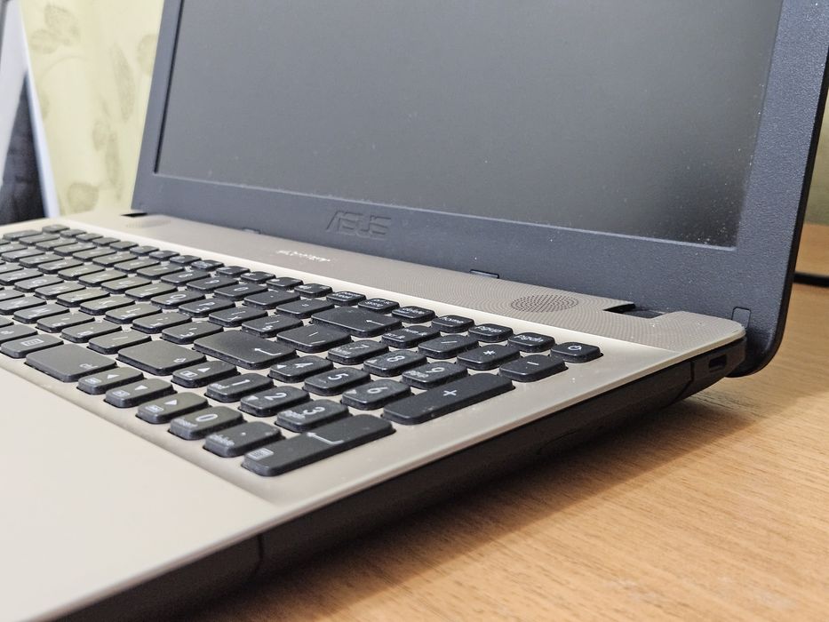 Ноутбук ASUS SonicMaster