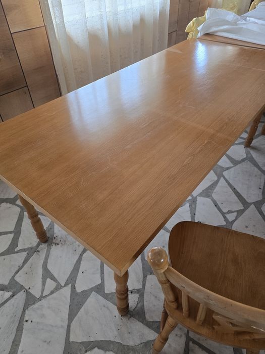 Vand 6 mese si 23 de scaune lemn