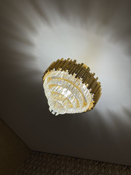 Продам люстру продам