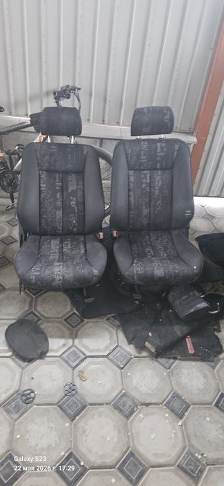 Продам сиденья мерседес 210