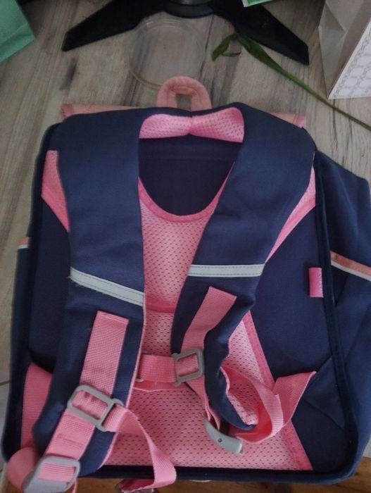 Продам школьный портфель