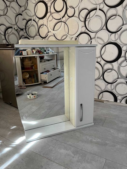 Шкаф с зеркалом в ванную б/у