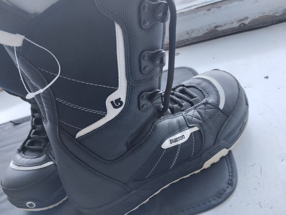 Сноубордические ботинки BURTON.