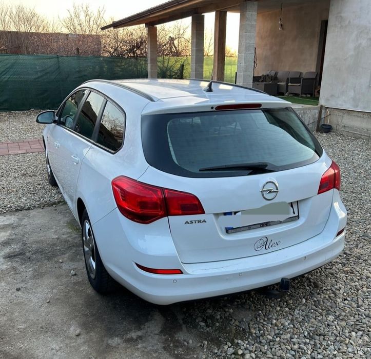 Vând Opel Astra J