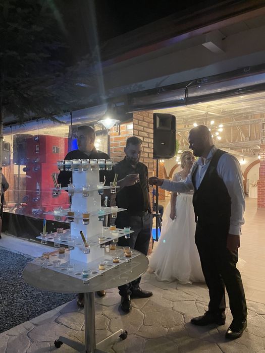 Bar mobil de cocktail si tort de shot uri