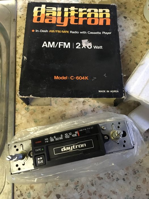 DAYTRON авто радио касетофон ретро чисто нов
