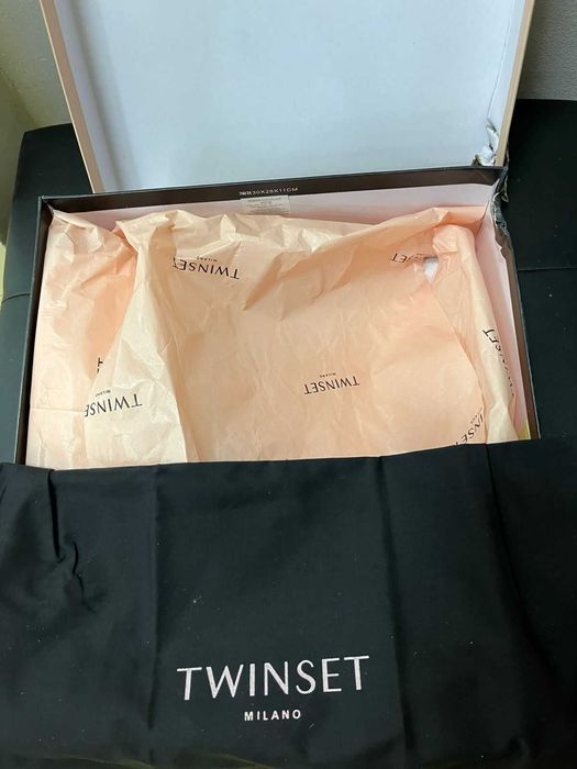 Продавам дамски ботуши TWINSET, размер 40.