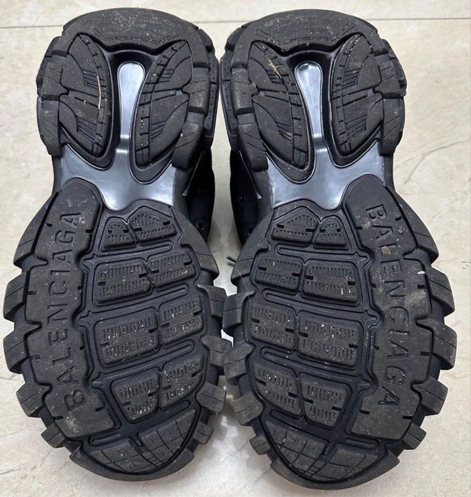 Balenciaga track 44