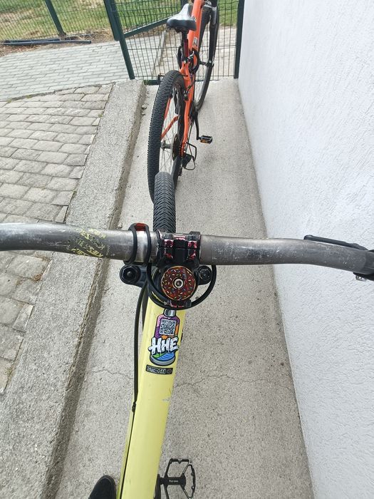 Vând dirt jumper