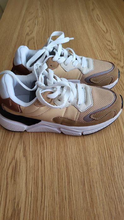 Нови маратонки на Mango