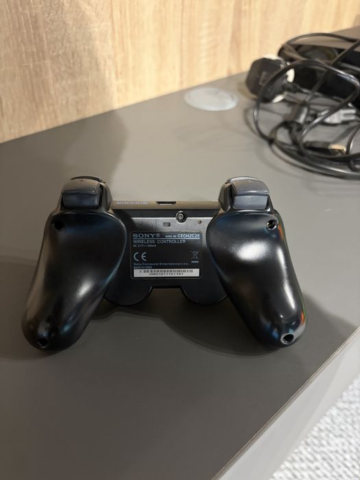 Consola PS3 cu multe accesorii