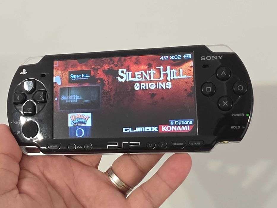 PSP 2004 modat cu card 32GB complet la cutie