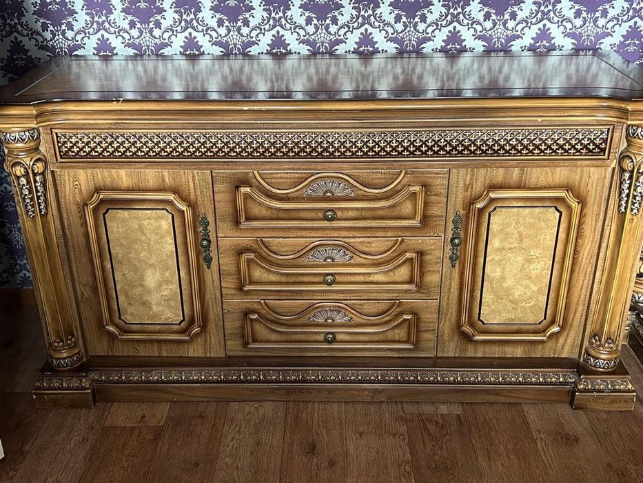 Продается спальный гарнитур