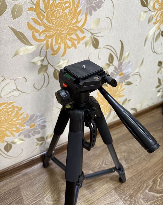 Продам штативы новые
