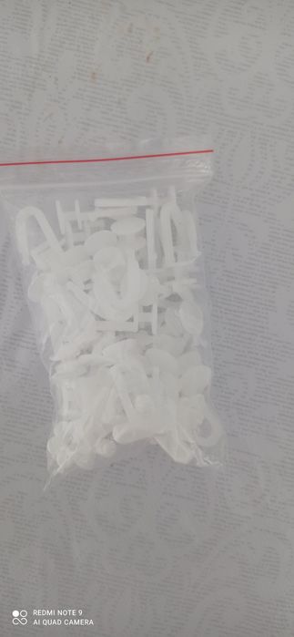 Дырокол и клей, нитки, иголки