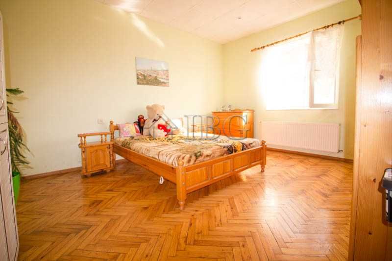 Продава се Къща в с. Бъзън, Област Русе - 240 кв.м за 563 €/кв.м - Снимка #11