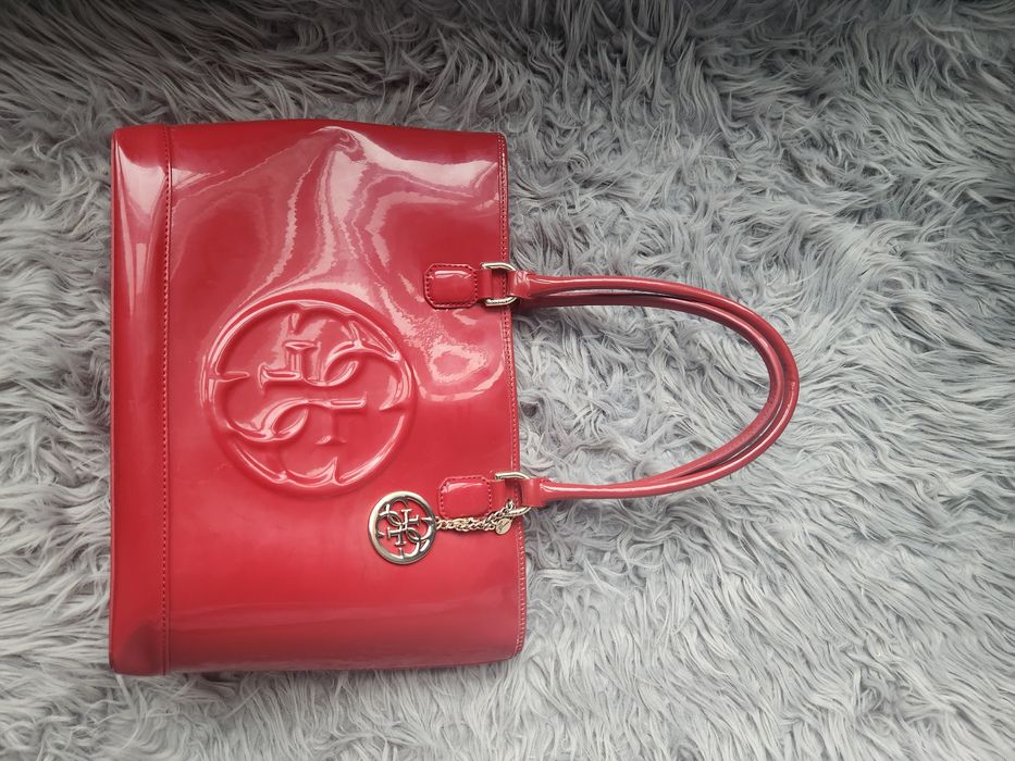 Чанта Guess като нова